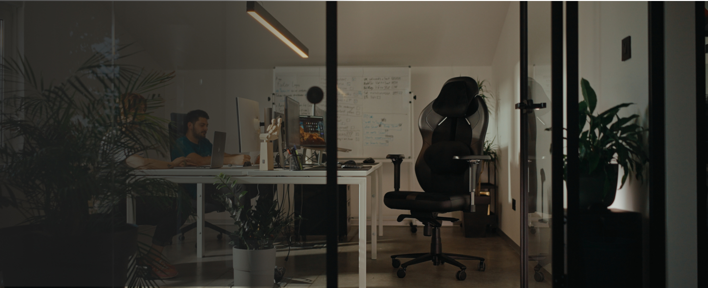 DuelHawk Ultra 2 chair in a standard executive setting